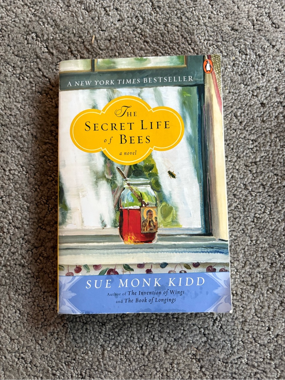 3/$20 Sue Monk Kidd The Secret Life of Bees - Yellow & Blue Cover